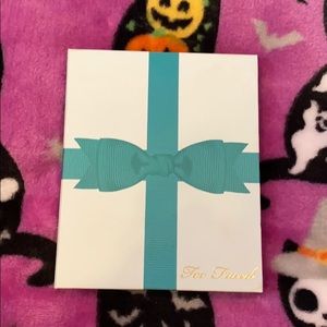 Too Faced Holiday Palette (Grande Chateau)